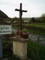 Sur la route dite de SAINT PIERRE. Entre ESPALION et VERRIERES sur la D556. Sur le trajet des plerins de St JACQUES de COMPOSTELLE. Attention elle est en bois, pas en metal!