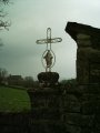Dans le hameau du CAUSSE sur la D22. A l'entre d'une proprit  l'abri d'une colonne en pierre d'un ancien grand portail.